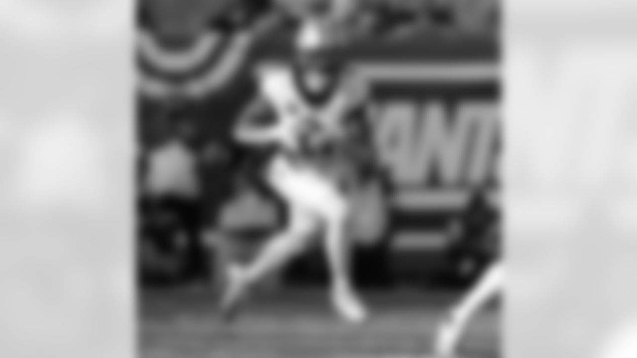RB Alvin Kamara (41) runs with the ball during the New Orleans Saints game against the New York Giants for Week 14 of the 2024 NFL Season on Dec. 8, 2024 at MetLife Stadium.