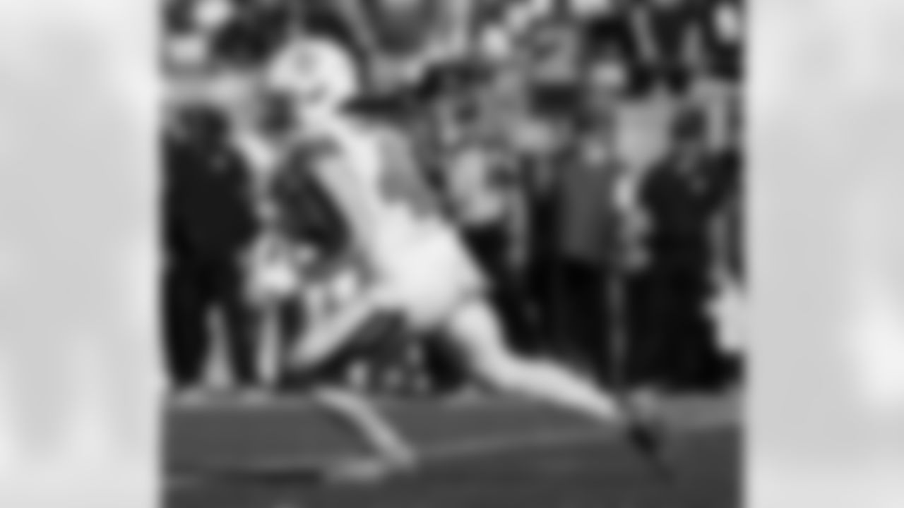 LB Alvin Kamara (41) runs during the New Orleans Saints game against the Carolina Panthers for Week 10 of the 2025 NFL season on Nov. 9, 2025 at Bank of America  Stadium.