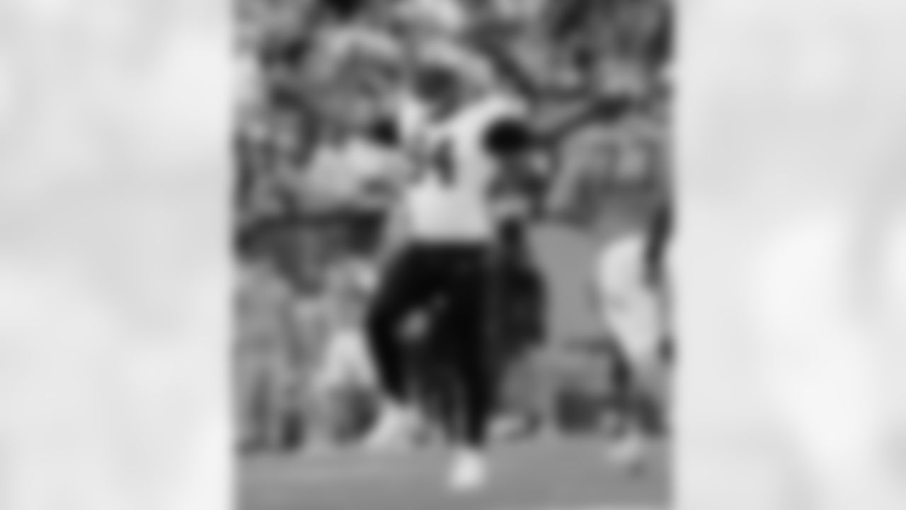 Check out the game action photos from the New Orleans Saints game against the Tennessee Titans for Week 17 of the 2025 NFL season on Dec. 28, 2025 at Nissan Stadium.