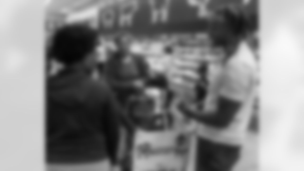 New Orleans Saints safety Justin Reid hosted his annual "Justin's Thanksgiving Grocery Grab" shopping spree for local shoppers on Nov. 24, 2025. Saints safety Terrell Burgess assisted their teammate during the event.