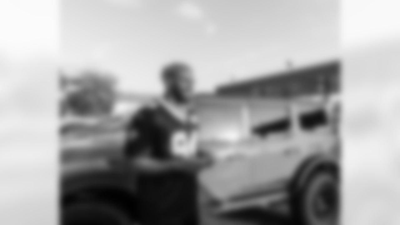 New Orleans Saints defensive end Cameron Jordan teamed up with Southern Quality Ford to provide random acts of kindness throughout the city on December 22, 2025. Jordan shared Rouses Markets gift cards with holiday shoppers, filled tanks for local fans at Chevron gas stations, and treated customers to oil changes at Southern Quality Ford.