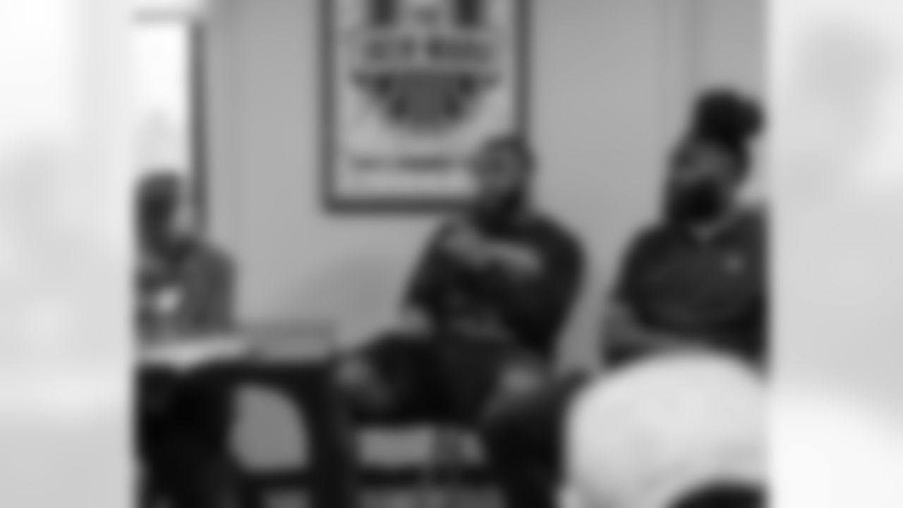New Orleans Saints linebacker Demario Davis wrapped up his six-week Devoted Dreamers Foundation program at 18th Ward, honoring participants with certificates and gift bags. Fellow teammates Jaylan Ford and Isaiah Stalbird joined to share their journeys and inspire the next generation of leaders.