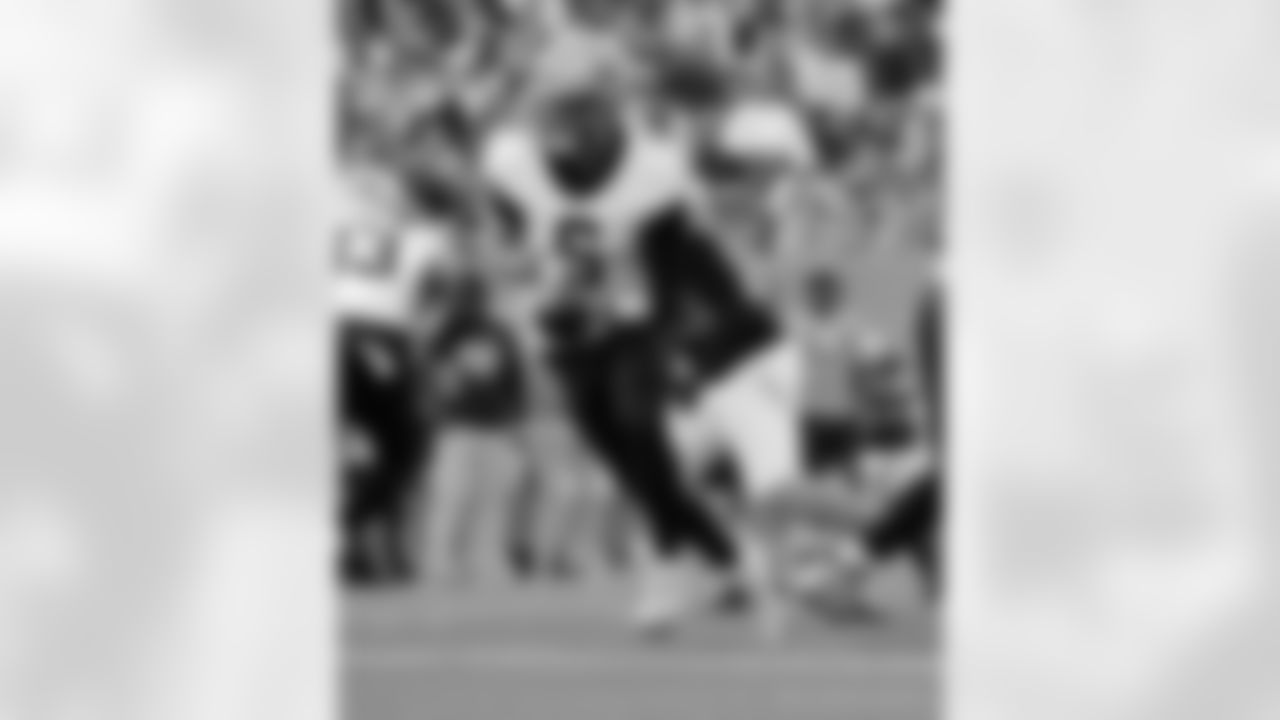 Check out the game action photos from the New Orleans Saints game against the Tennessee Titans for Week 17 of the 2025 NFL season on Dec. 28, 2025 at Nissan Stadium.