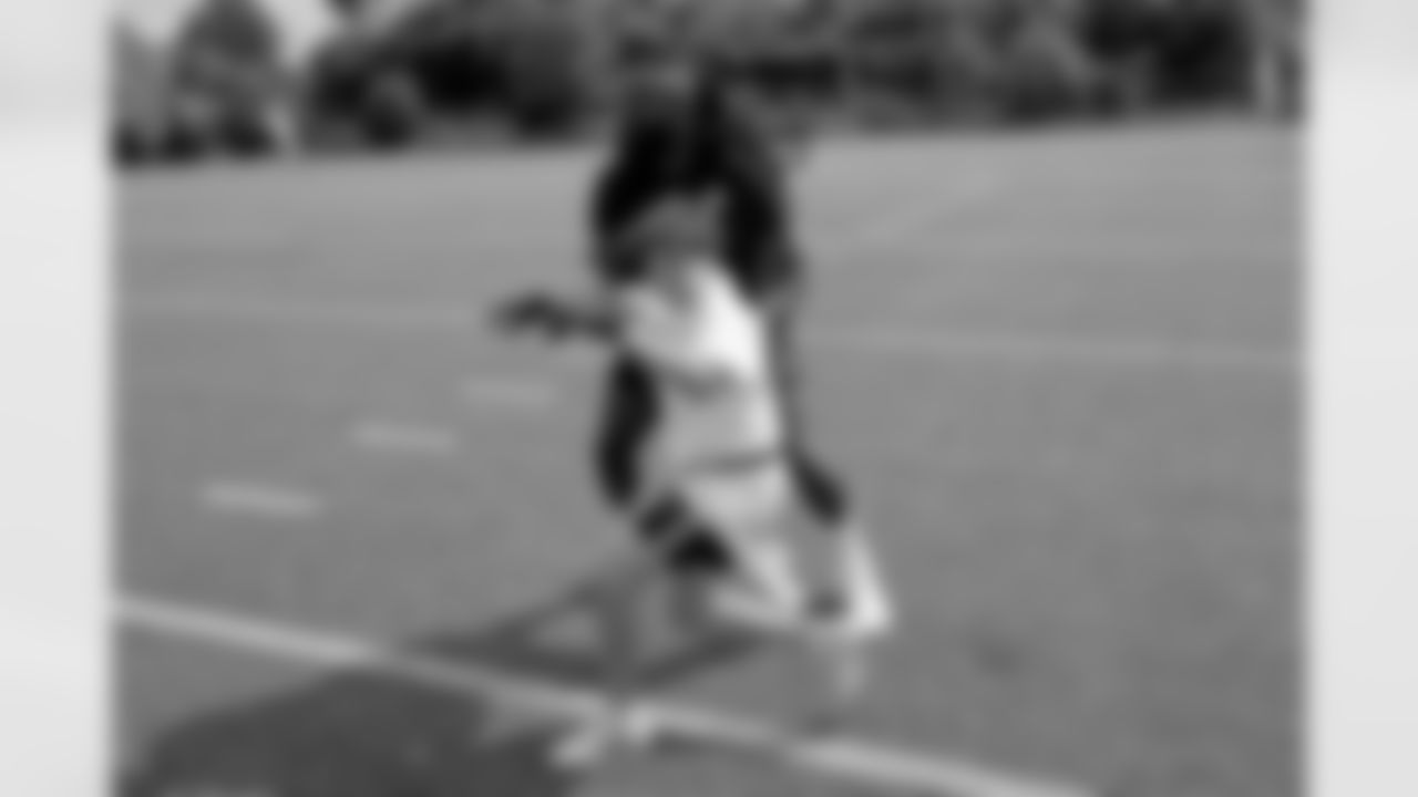 New Orleans Saints linebacker Demario Davis joined young athletes for a Play Football Experience and Flag Football clinic in Paris, France on Saturday, July 12, 2025.