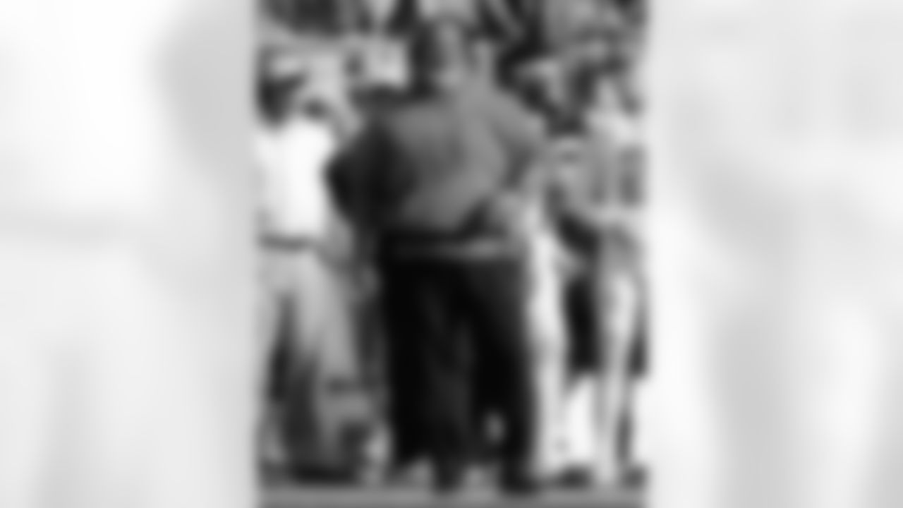 Check out the game action photos from the New Orleans Saints game against the Carolina Panthers for Week 10 of the 2025 NFL season on Nov. 9, 2025 at Bank of America Stadium.