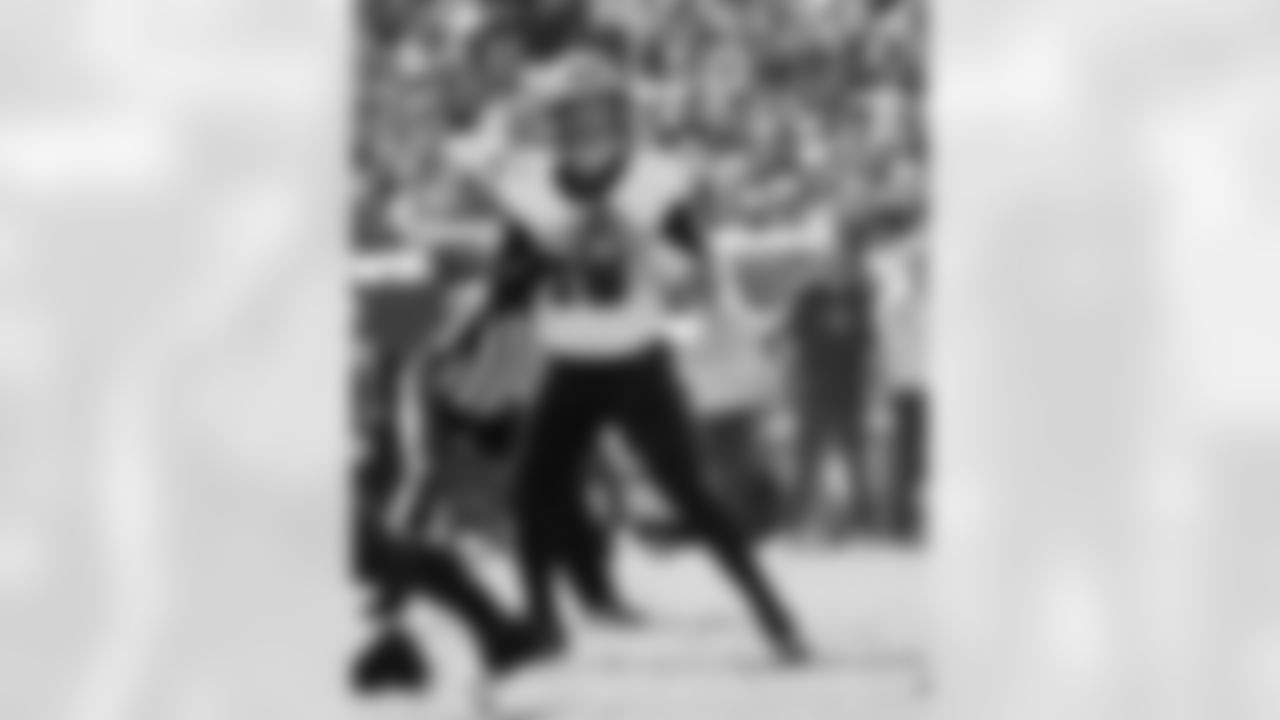 QB Spencer Rattler (18) looks to throw the ball during the New Orleans Saints game against the Tampa Bay Buccaneers for Week 18 of the 2024 NFL Season on Jan. 5, 2025 at Raymond James Stadium.