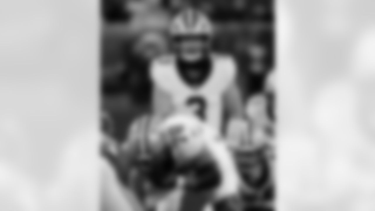 QB Jake Haener (3) prepares for the snap during the New Orleans Saints game against the New York Giants for Week 14 of the 2024 NFL Season on Dec. 8, 2024 at MetLife Stadium.