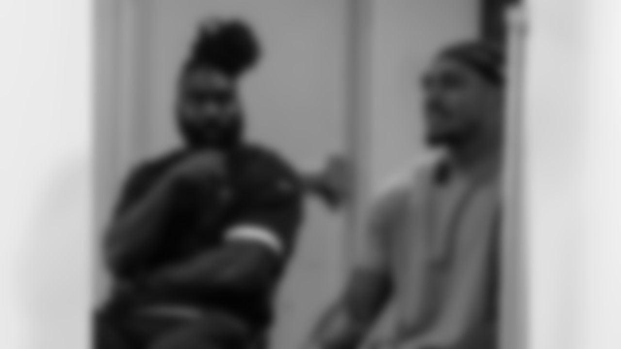 New Orleans Saints linebacker Demario Davis wrapped up his six-week Devoted Dreamers Foundation program at 18th Ward, honoring participants with certificates and gift bags. Fellow teammates Jaylan Ford and Isaiah Stalbird joined to share their journeys and inspire the next generation of leaders.