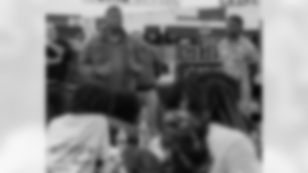 New Orleans Saints safety Justin Reid teamed up with Heroes of New Orleans for their annual holiday blitz shopping spree on Monday, Dec. 15, 2025.