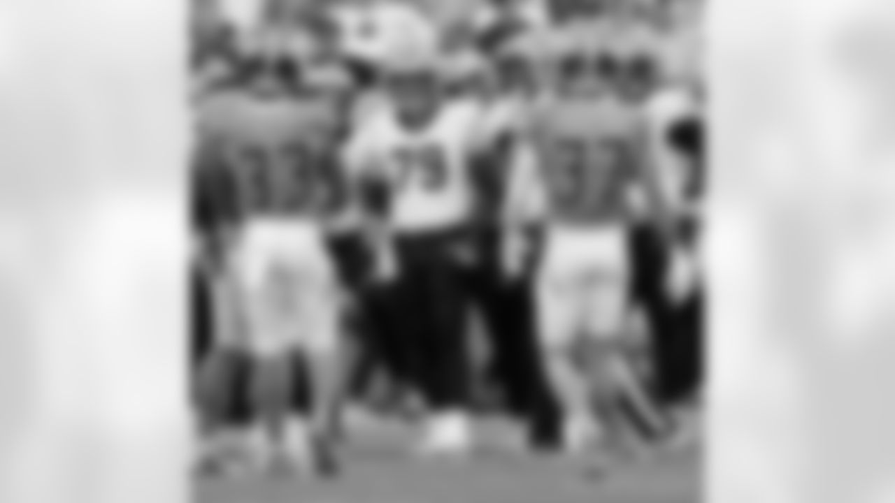 Check out the game action photos from the New Orleans Saints game against the Tennessee Titans for Week 17 of the 2025 NFL season on Dec. 28, 2025 at Nissan Stadium.