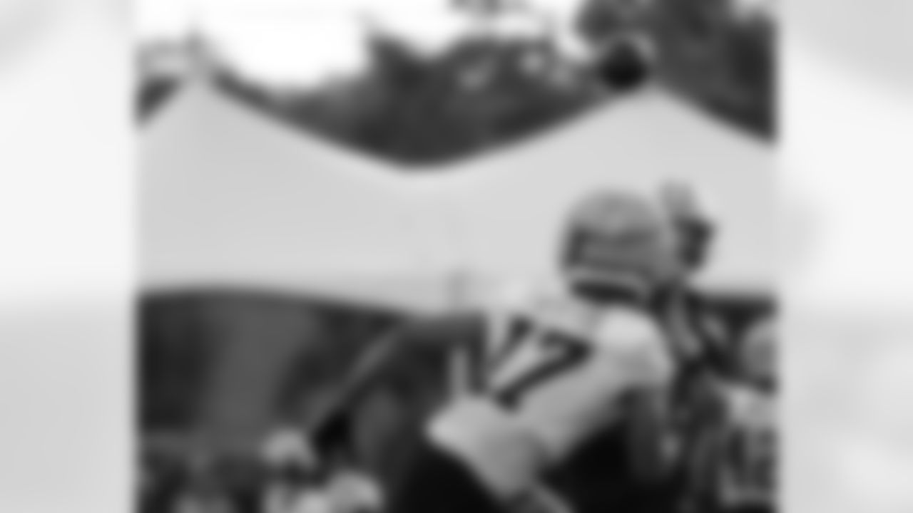 Full coverage of the New Orleans Saints workouts during 2025 Training Camp presented by Rouses Markets at the Ochsner Sports Performance Center on Friday, July 25.