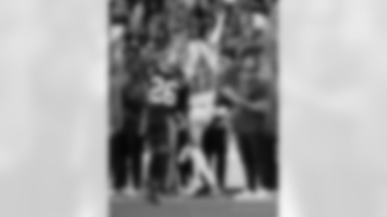 Check out the game action photos from the New Orleans Saints game against the Carolina Panthers for Week 10 of the 2025 NFL season on Nov. 9, 2025 at Bank of America Stadium.