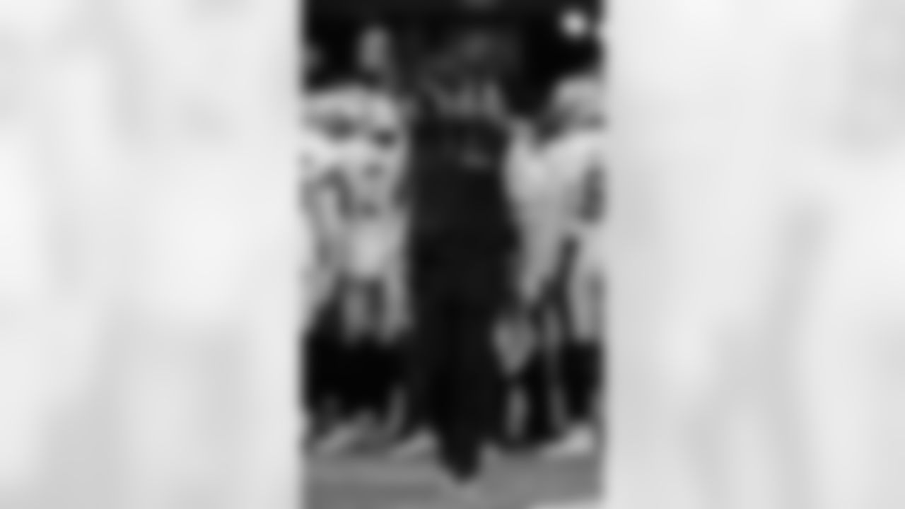 Check out the game action photos from the New Orleans Saints game against the Atlanta Falcons for Week 18 of the 2025 NFL season on Jan. 4, 2026 at Mercedes-Benz Stadium.