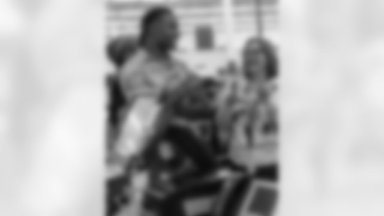 New Orleans Saints safety Justin Reid teamed up with Heroes of New Orleans for their annual holiday blitz shopping spree on Monday, Dec. 15, 2025.