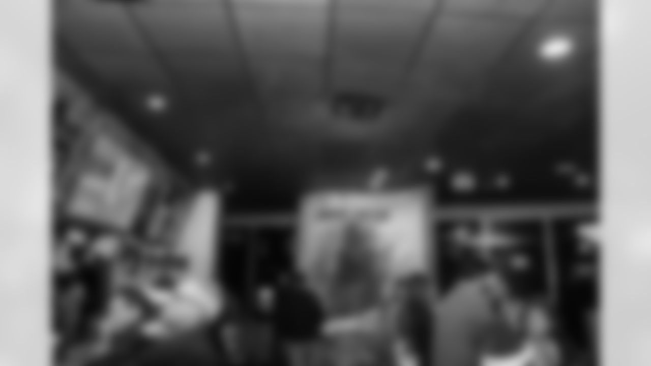 The New Orleans Saints teamed up with Barefoot Wine to host a Sip and Score media panel on Wednesday, December 21. The event was emceed by Saints team reporter Erin Summers, and the other panelists included Madeline Adams, Kendall Duncan, and Ross Jackson.