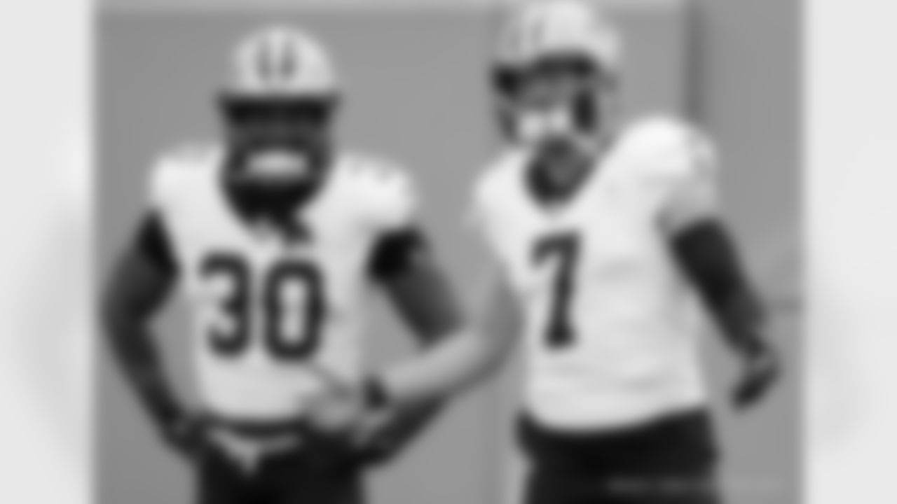 Check out the pregame photos from the New Orleans Saints game against the Tennessee Titans for Week 17 of the 2025 NFL season on Dec. 28, 2025 at Nissan Stadium.