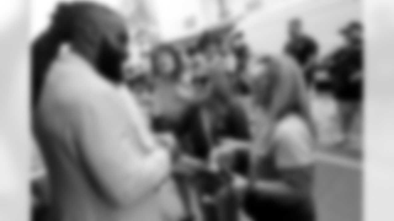 New Orleans Saints linebacker Demario Davis joined local Parisian fans, including our 2025 International Fan of the Year, as well as Paris Musketeers representatives, and FFFA coaches for happy hour at New Orléans Saints Café in in Paris, France on Thursday, July 10, 2025.