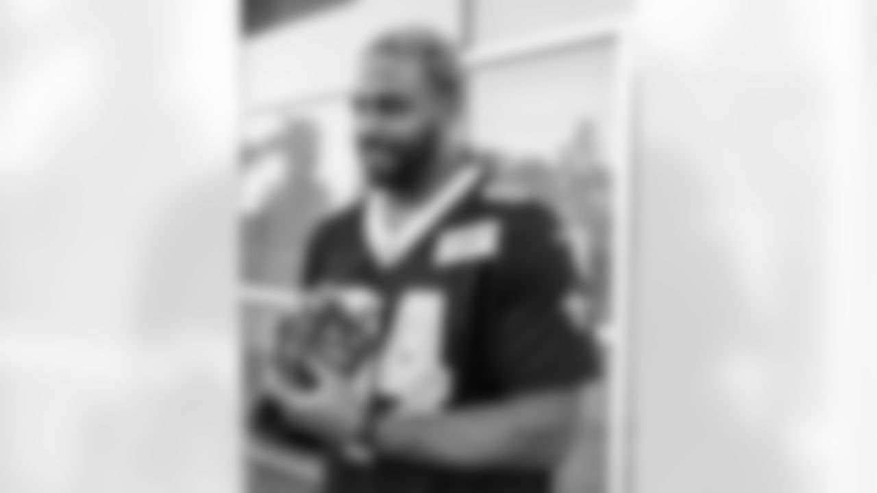 New Orleans Saints defensive end Cameron Jordan teamed up with Southern Quality Ford to provide random acts of kindness throughout the city on December 22, 2025. Jordan shared Rouses Markets gift cards with holiday shoppers, filled tanks for local fans at Chevron gas stations, and treated customers to oil changes at Southern Quality Ford.