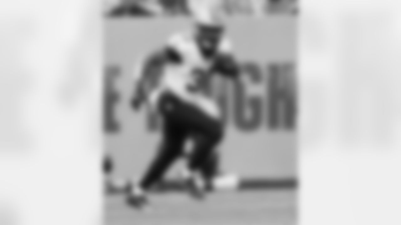 Check out the game action photos from the New Orleans Saints game against the Tennessee Titans for Week 17 of the 2025 NFL season on Dec. 28, 2025 at Nissan Stadium.