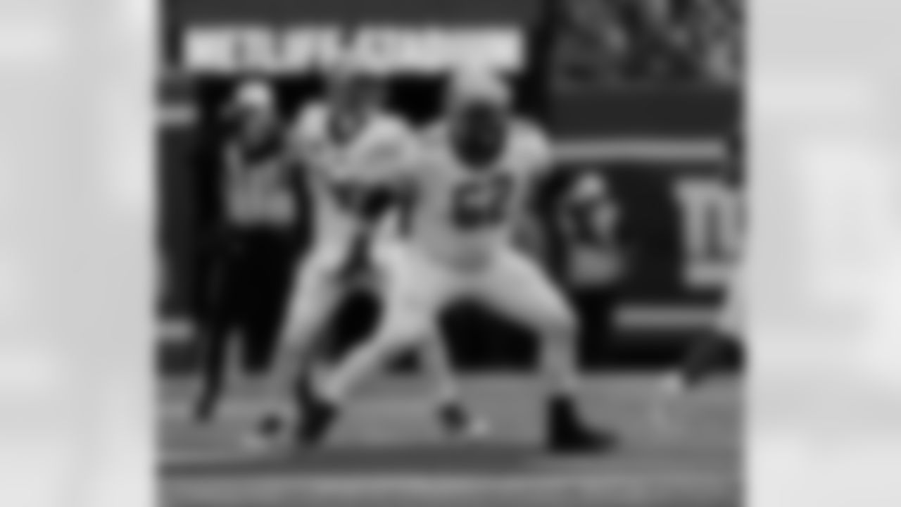 OL Lucas Patrick (62) guards QB Derek Carr (4) as he throws the ball during the New Orleans Saints game against the New York Giants for Week 14 of the 2024 NFL Season on Dec. 8, 2024 at MetLife Stadium.