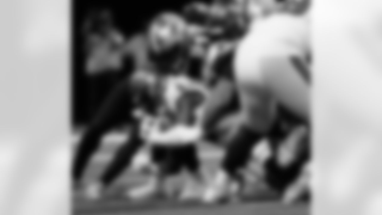 DE Cam Jordan (94) makes a tackle during the New Orleans Saints game against the Tampa Bay Buccaneers for Week 8 of the 2025 NFL season on Oct. 26, 2025 at the Caesars Superdome.