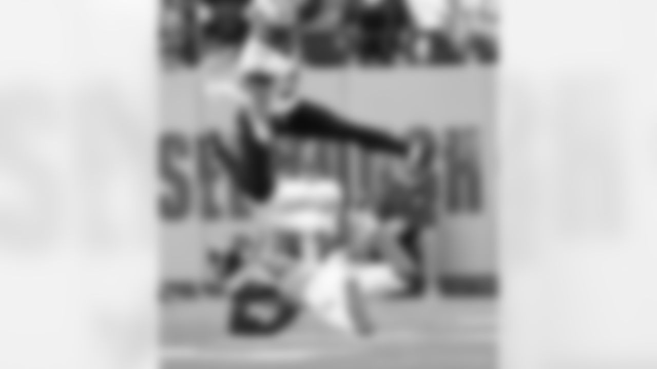 Check out the game action photos from the New Orleans Saints game against the Tennessee Titans for Week 17 of the 2025 NFL season on Dec. 28, 2025 at Nissan Stadium.