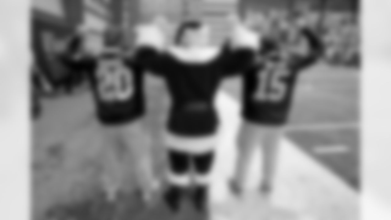 New Orleans Saints wide receiver Mason Tipton and linebacker Pete Werner joined members of the Saints Kids Club presented by Entergy, as well as the Pelicans and Saints Crib Clubs presented by Ochsner Children's Hospital, at the 2025 Holiday Huddle event on Wednesday, Dec. 10, 2025. Attendees enjoyed holiday-themed activities plus a Play Football Experience.