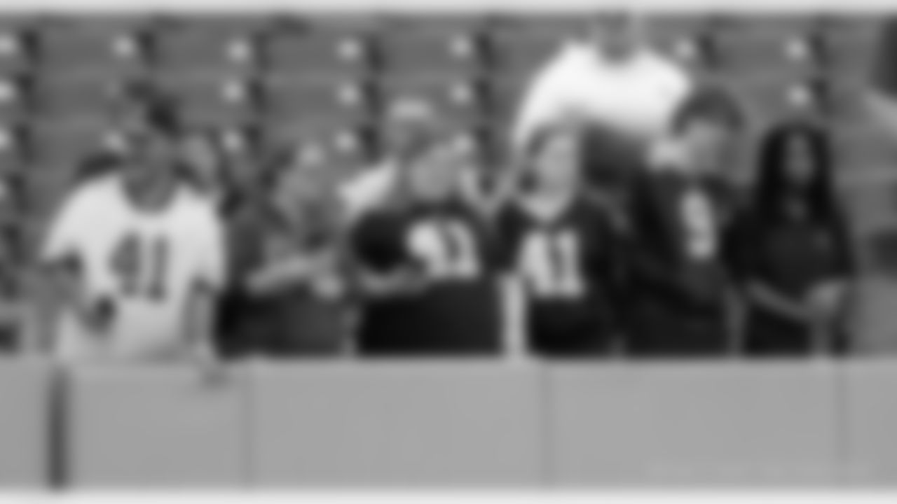 Check out the fan photos from the New Orleans Saints game against the Tennessee Titans for Week 17 of the 2025 NFL season on Dec. 28, 2025 at Nissan Stadium.