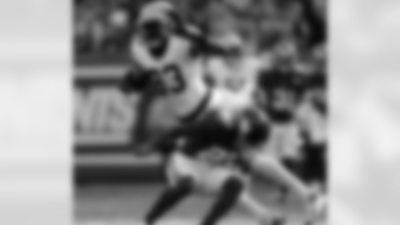 TE Juwan Johnson (83) runs with the ball during the New Orleans Saints game against the New York Giants for Week 14 of the 2024 NFL Season on Dec. 8, 2024 at MetLife Stadium.