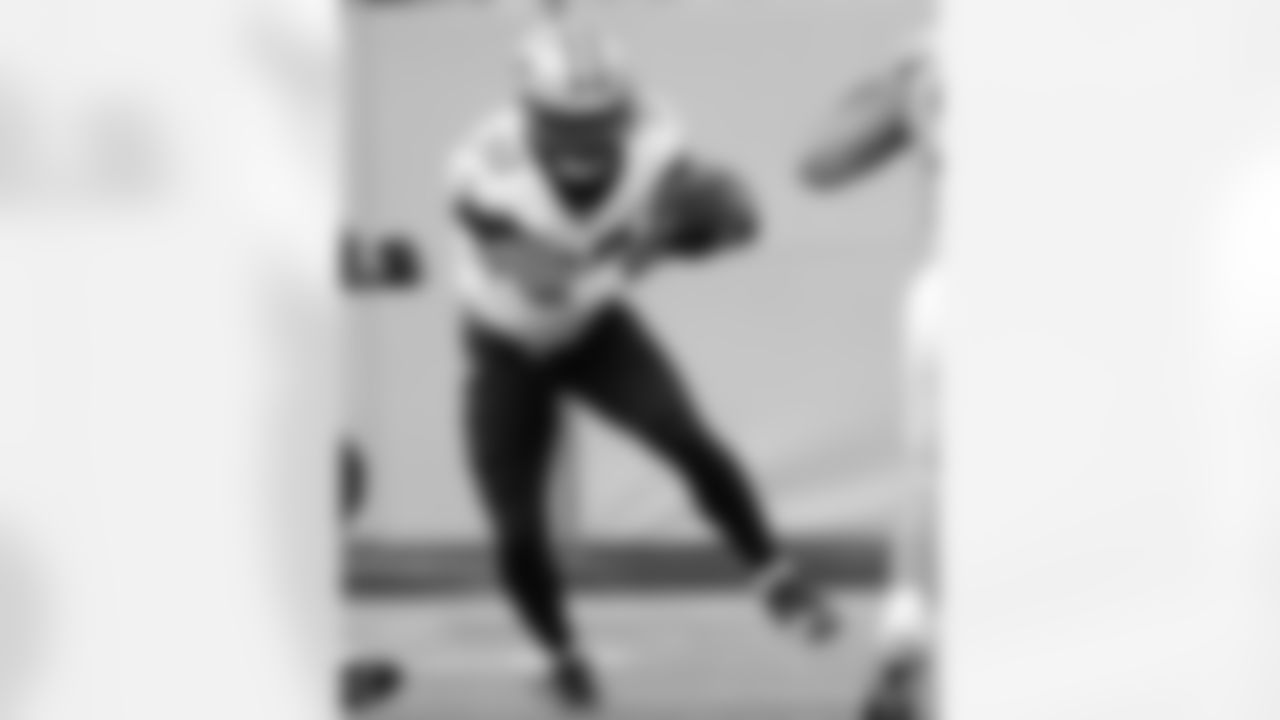 Check out the game action photos from the New Orleans Saints game against the Tennessee Titans for Week 17 of the 2025 NFL season on Dec. 28, 2025 at Nissan Stadium.