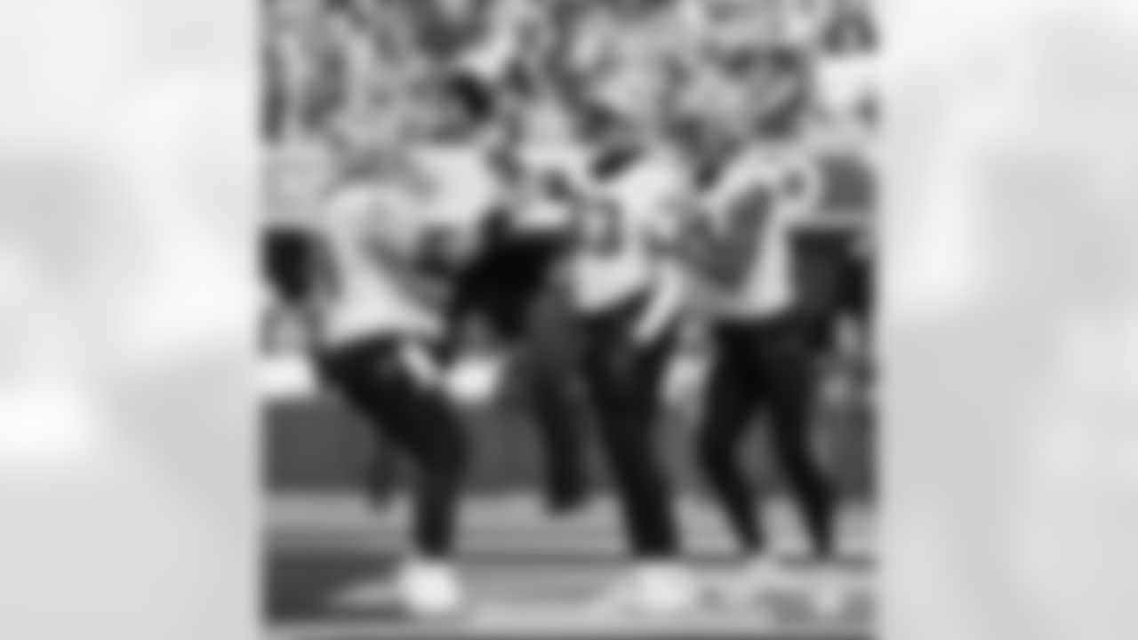 TE Juwan Johnson (83) celebrates during the New Orleans Saints game against the Los Angeles Rams for Week 9 of the 2025 NFL season on Nov. 2, 2025 at SoFi Stadium.