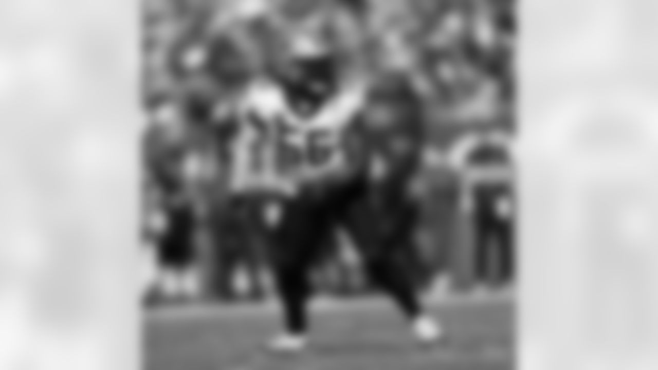 LB Demario Davis (56) in action during the New Orleans Saints game against the Tampa Bay Buccaneers for Week 18 of the 2024 NFL Season on Jan. 5, 2025 at Raymond James Stadium.