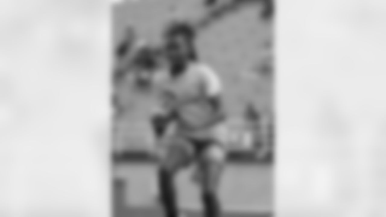 Gallery-Davon-Godchaux-NFLPA-Youth-Camp-060725-36