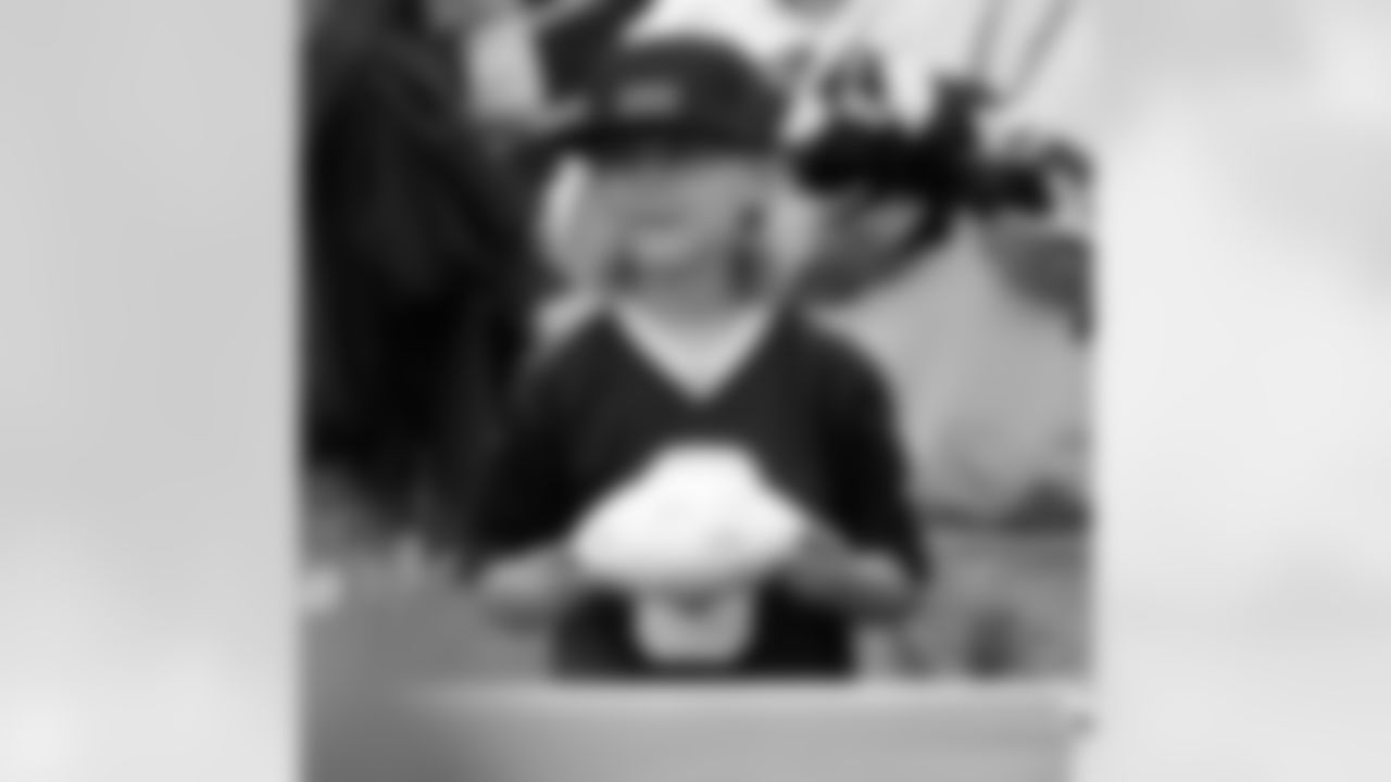 Check out the best fan photos during the New Orleans Saints game against the Tennessee Titans for Week 17 of the 2025 NFL season on Dec. 28, 2025, at Nissan Stadium.