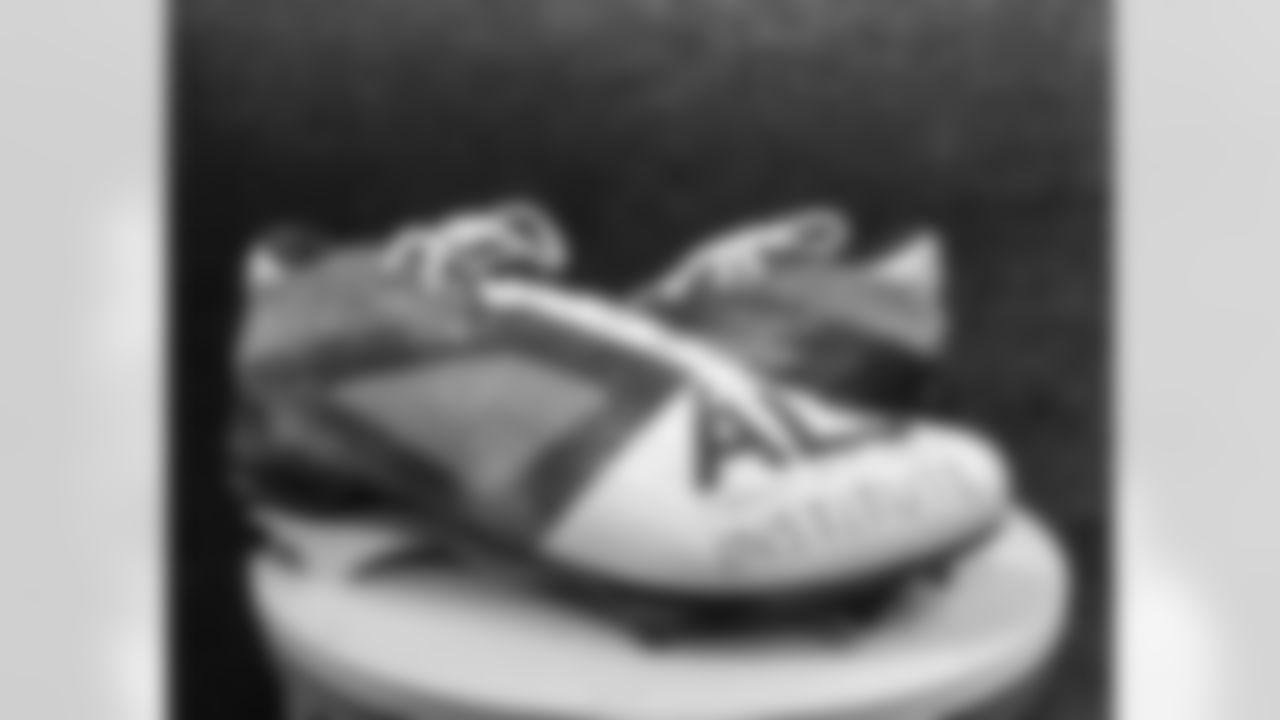 Get a preview as New Orleans Saints owner Gayle Benson, players and coaches honor their personal causes and foundations for the 2025 NFL My Cause My Cleats initiative during their Week 12 game against the Atlanta Falcons.
Luke Fortner: ALS Therapy Development Foundation Inc. | Artist: Christina Pappion