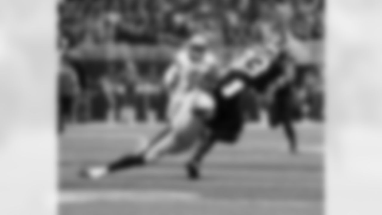 Check out the best photos of the New Orleans offense in their game against the Atlanta Falcons for Week 18 of the 2025 NFL season on Jan. 4, 2026 at Mercedes-Benz Stadium.