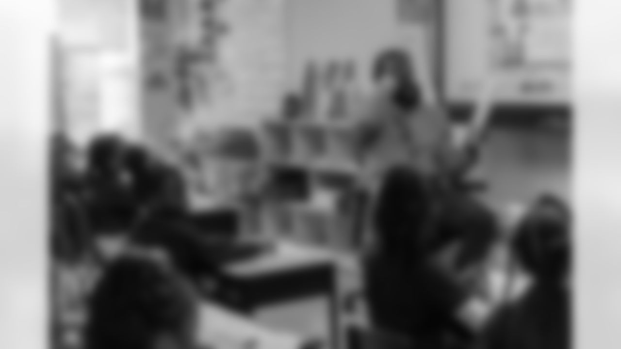 New Orleans Saints linebacker Demario Davis and his Devoted Dreamers Foundation teamed up with Ochsner to donate books and read to students during their Laureate Academy Book Fair on Tuesday, Dec. 9, 2025.