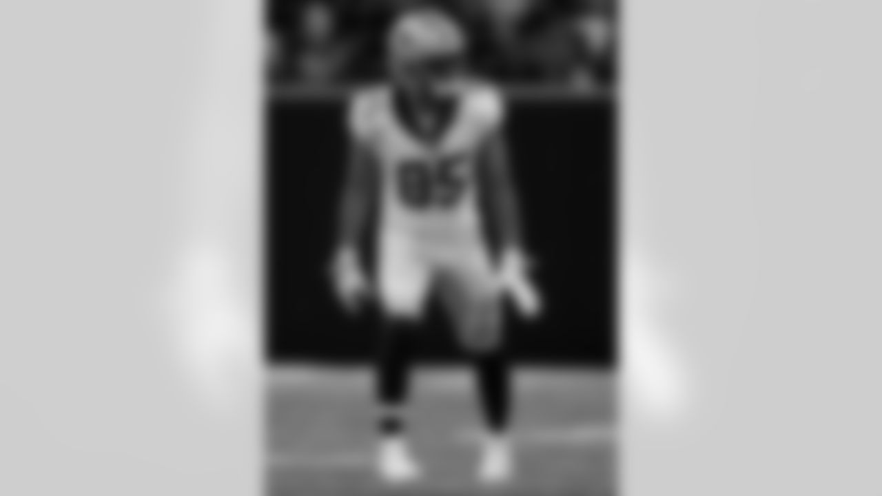 Check out the best photos of the New Orleans offense in their game against the Atlanta Falcons for Week 18 of the 2025 NFL season on Jan. 4, 2026 at Mercedes-Benz Stadium.