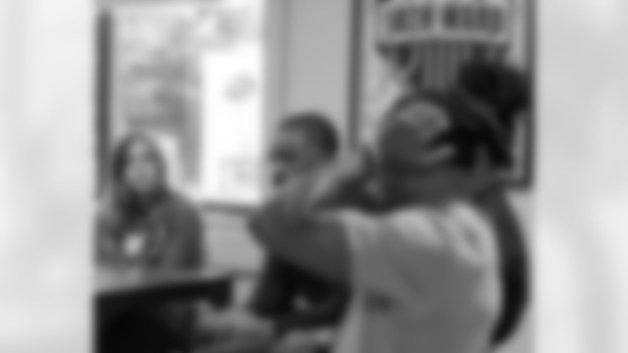 New Orleans Saints linebacker Demario Davis wrapped up his six-week Devoted Dreamers Foundation program at 18th Ward, honoring participants with certificates and gift bags. Fellow teammates Jaylan Ford and Isaiah Stalbird joined to share their journeys and inspire the next generation of leaders.