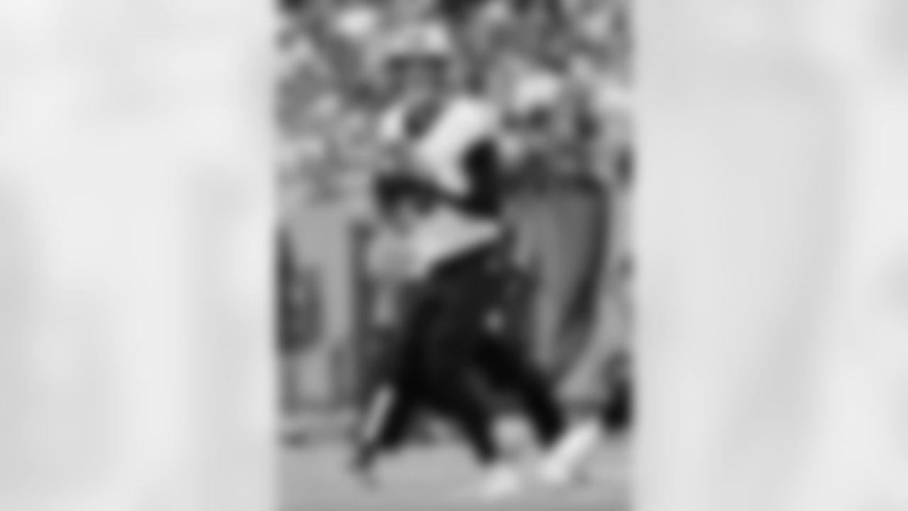 Check out the game action photos from the New Orleans Saints game against the Tennessee Titans for Week 17 of the 2025 NFL season on Dec. 28, 2025 at Nissan Stadium.