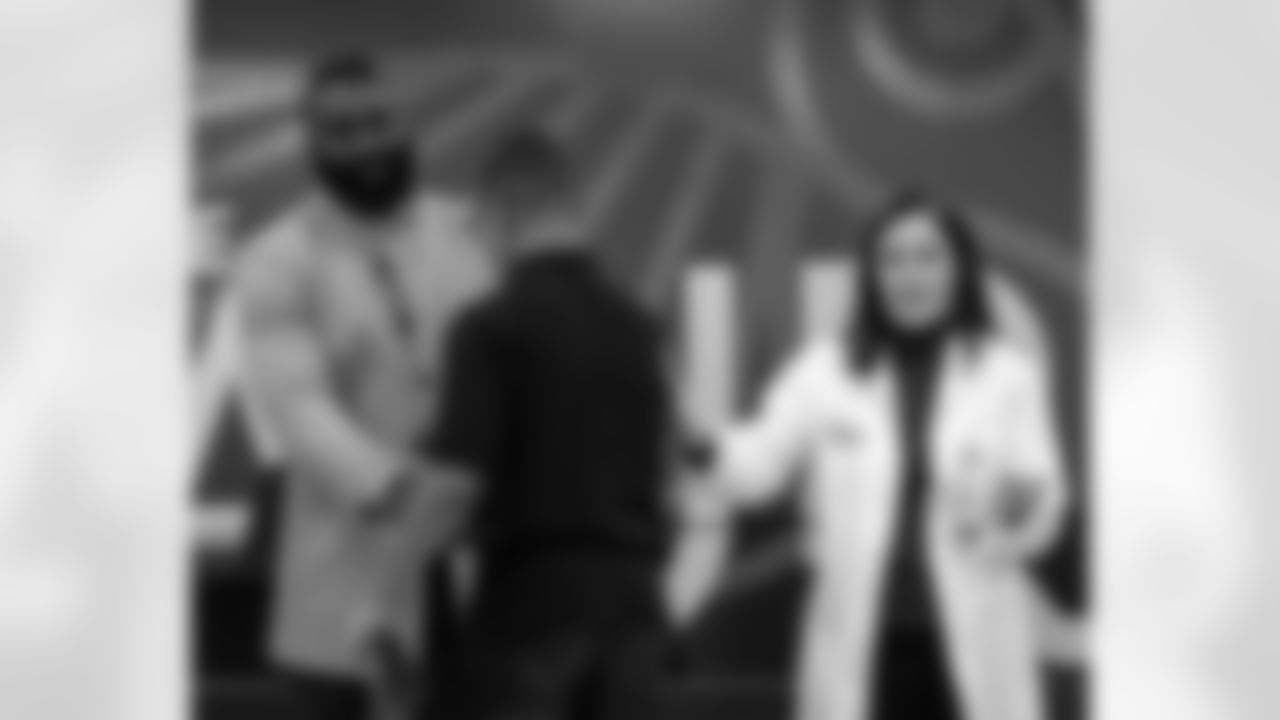 New Orleans Saints linebacker Demario Davis and his Devoted Dreamers Foundation teamed up with Ochsner to donate books and read to students during their Laureate Academy Book Fair on Tuesday, Dec. 9, 2025.