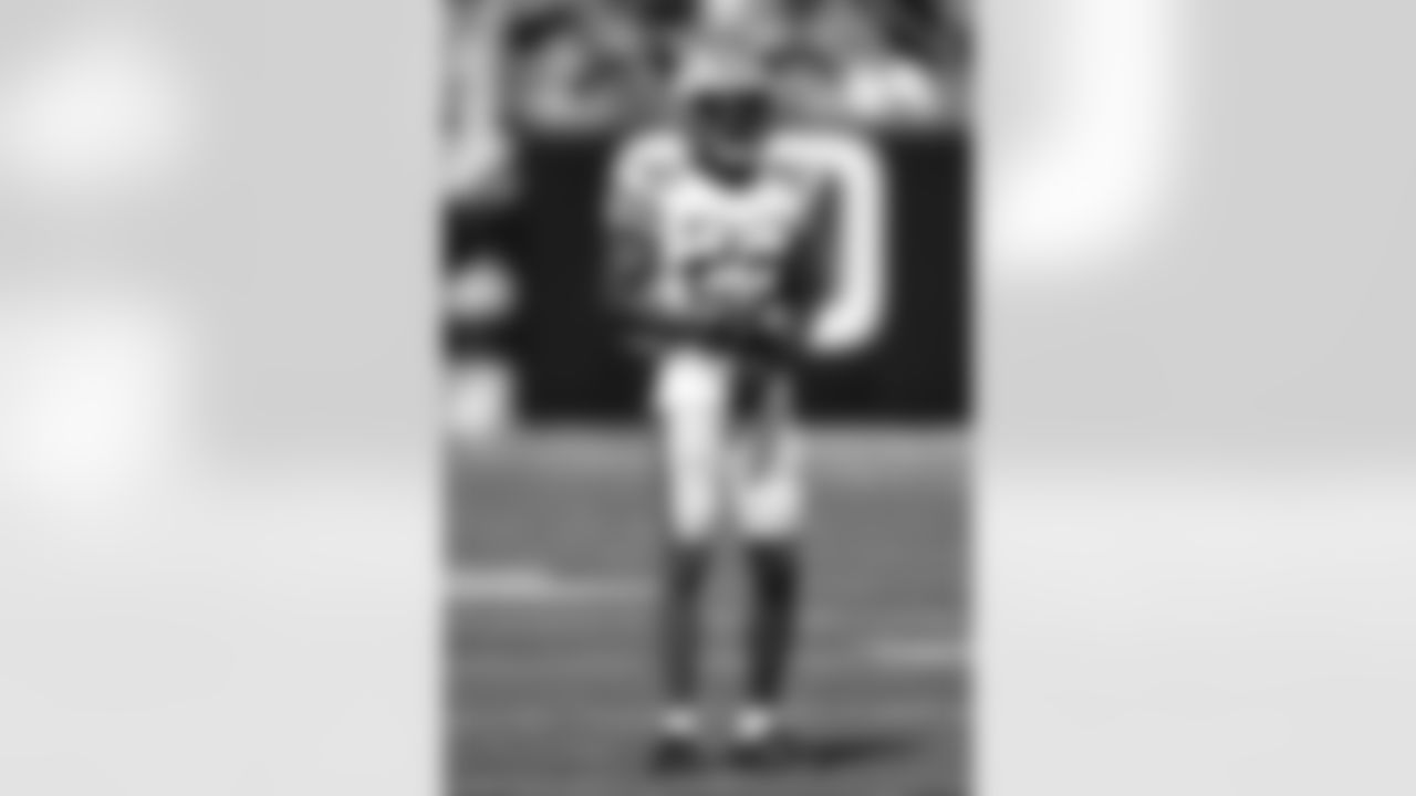New Orleans Saints announced that they have re-signed defensive back Shemar Jean-Charles on Monday, April 15, 2024. Check out Shemar in action with the New Orleans Saints, San Francisco 49ers, and Green Bay Packers during his NFL career.