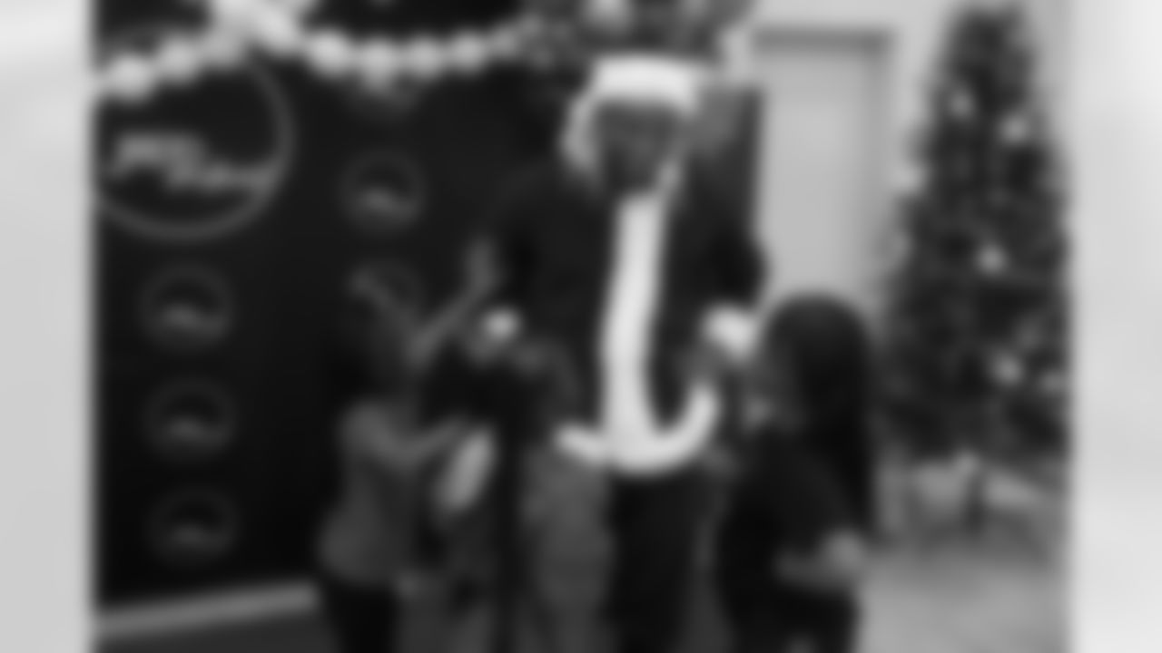 New Orleans Saints safety Justin Reid and his foundation JReid InDeed hosted his "Just-In-Time for the Holidays" community event at the Giving Hope Community Center. Reid spent the evening giving back to local families, spreading holiday cheer and supporting the community through gifts and engagement ahead of the holiday season.