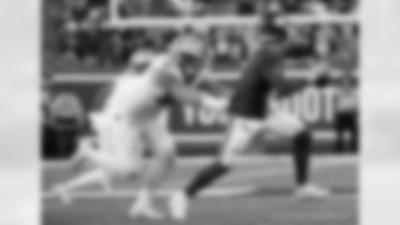 DT Bryan Bresee (90) gets the sack during the New Orleans Saints game against the New York Giants for Week 14 of the 2024 NFL Season on Dec. 8, 2024 at MetLife Stadium.