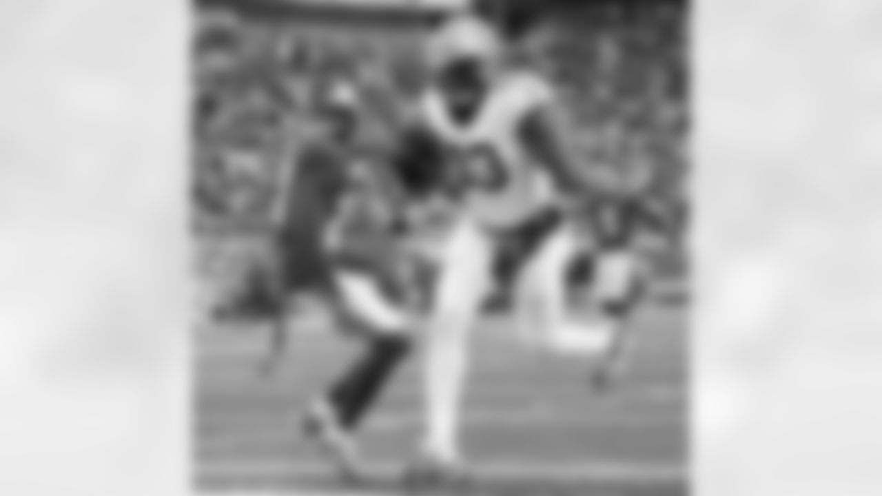 TE Juwan Johnson (83) scares an 11-yard touchdown during the New Orleans Saints game against the New York Giants for Week 14 of the 2024 NFL Season on Dec. 8, 2024 at MetLife Stadium.