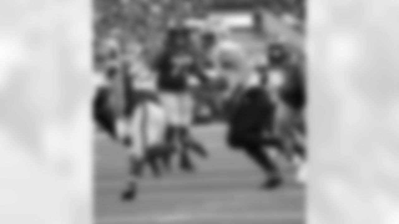 Check out the game action photos from the New Orleans Saints game against the Los Angeles Rams for Week 9 of the 2025 NFL season on Nov. 2, 2025 at SoFi Stadium.