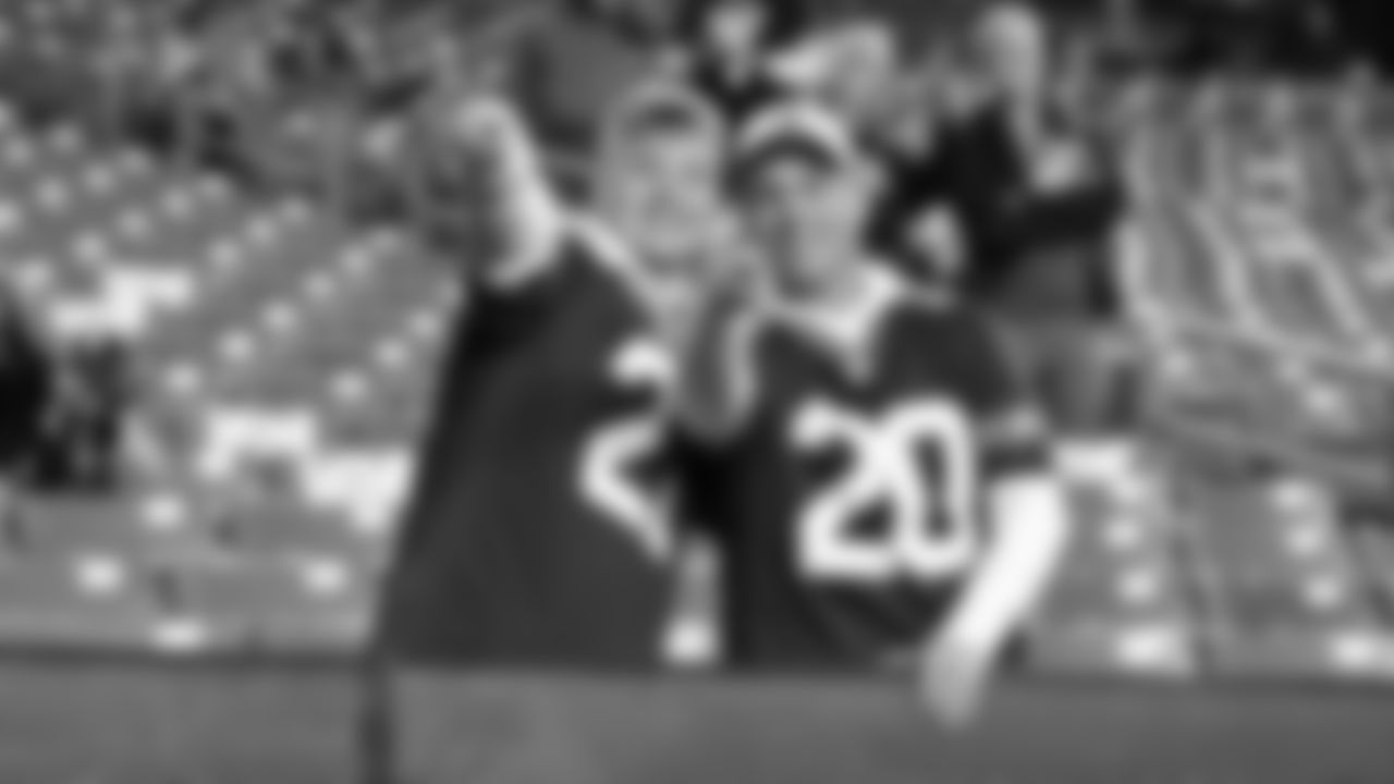 The 12s show up strong, traveling across the country for week 9 at the Commanders on Nov 2, 2025