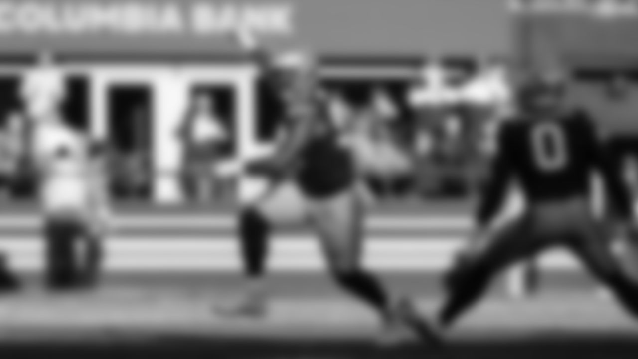 Leonard Williams celebrates a sack in the first quarter.