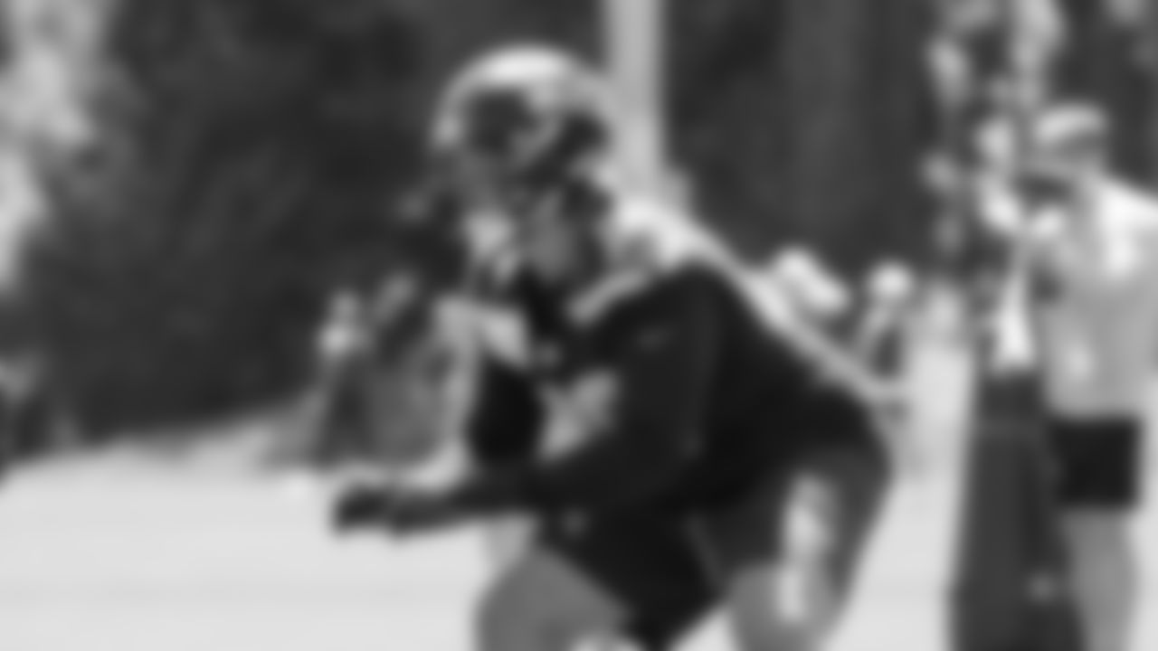 Seahawks tackle Amari Kight (79)
