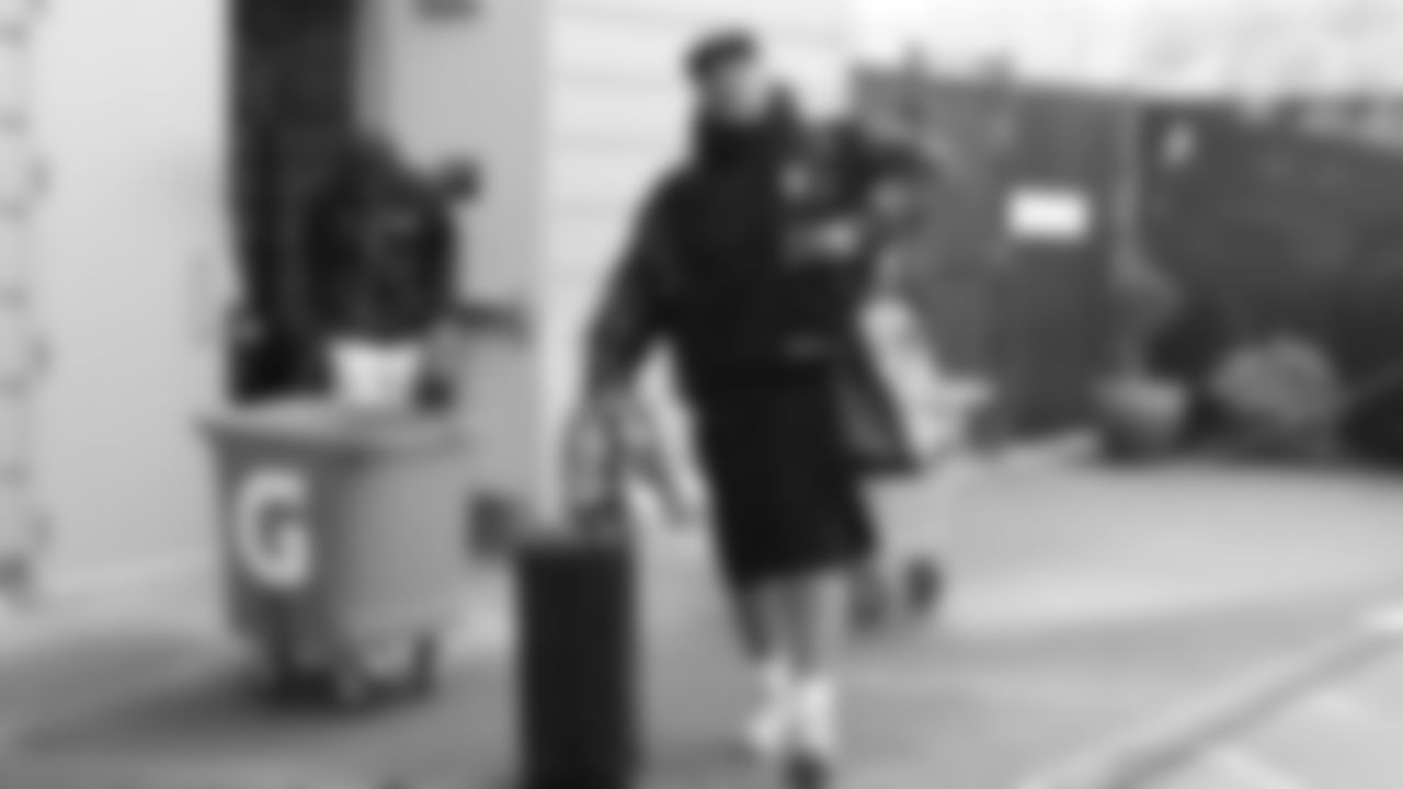 Seahawks linebacker Uchenna Nwosu (7) departed the Virginia Mason Athletic Center on December 26, 2025.